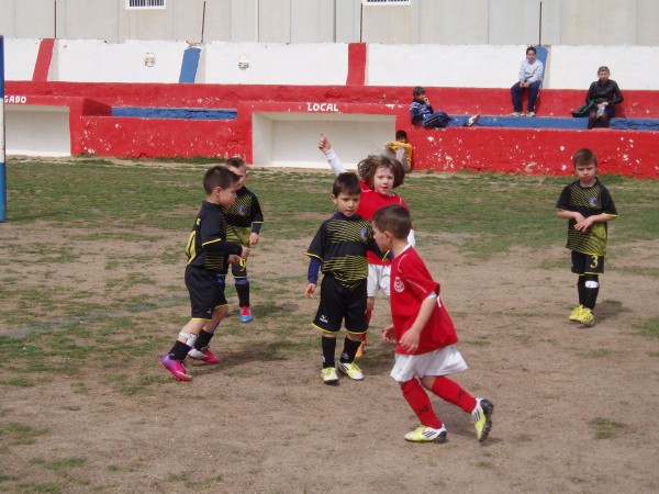Foto LOS ALCAZARES DEFENDIENDO SU PORTERIA