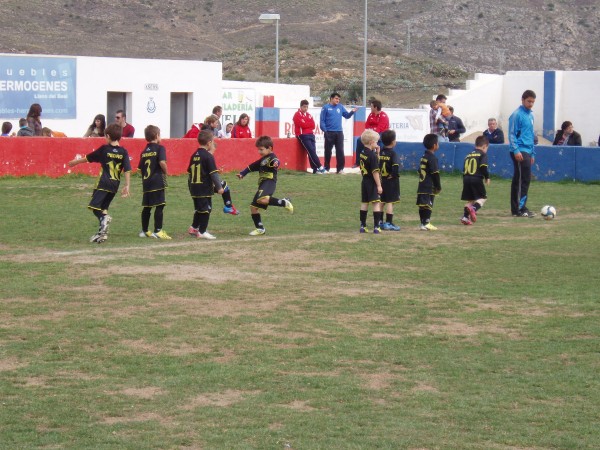 Foto LOS ALCAZARES CON SU 2º EQUIPACION