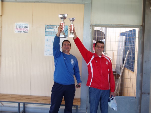 Foto PADRE Y HIJO LOS DOS CON COPA.