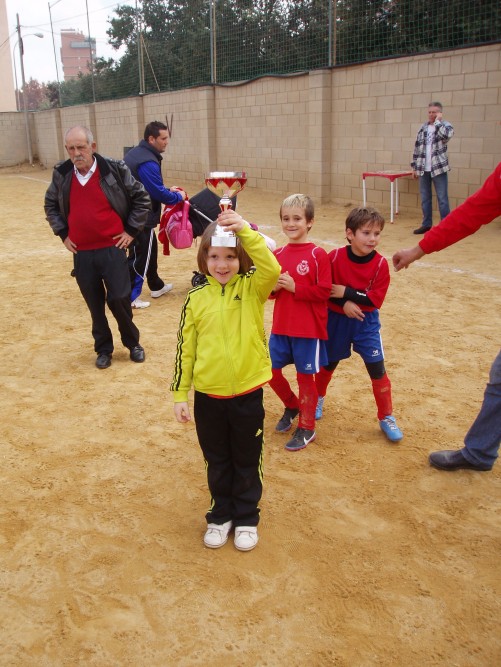 Foto JESUS DE PUBLICO Y TAMBIEN LEVANTO LA COPA
