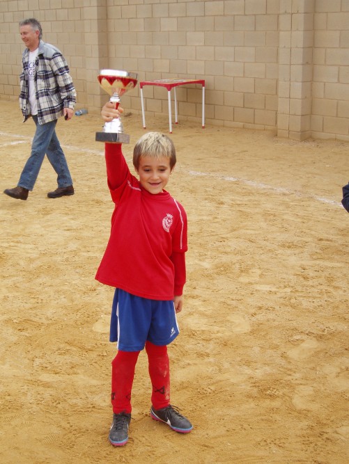 Foto RAFA LEVANTANDO LA COPA