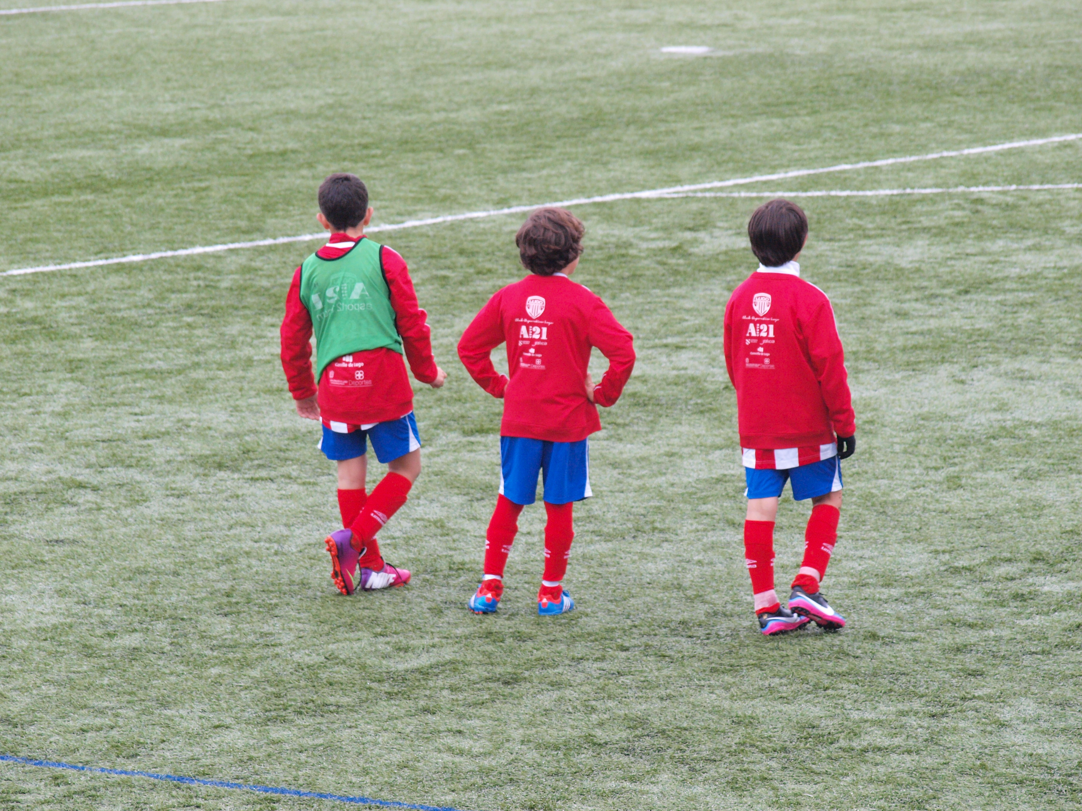 Foto OBSERVANDO EL CALENTAMIENTO DEL RIVAL