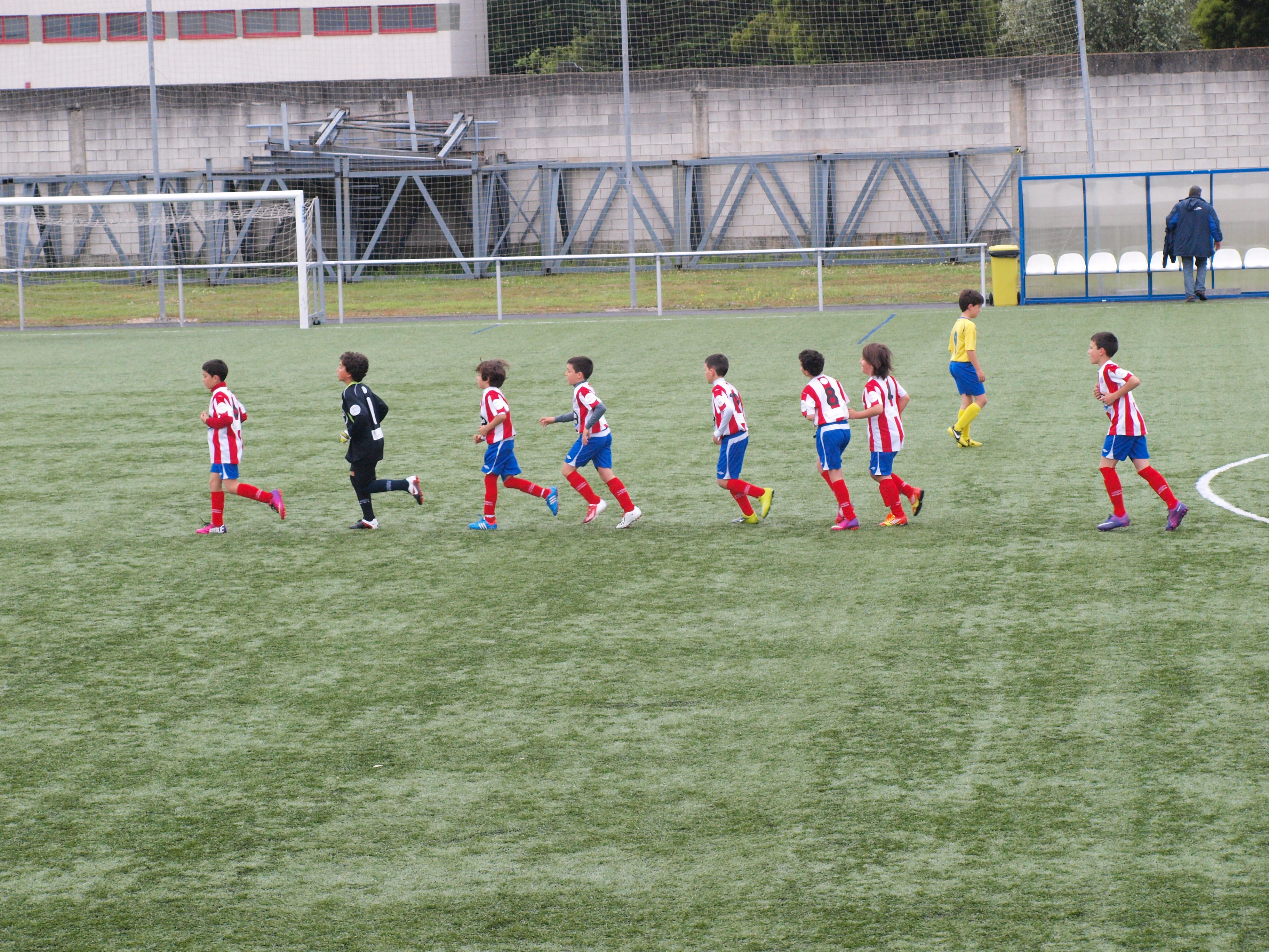 Foto EL C.D. LUGO ENTRANDO AL CAMPO DE JUEGO