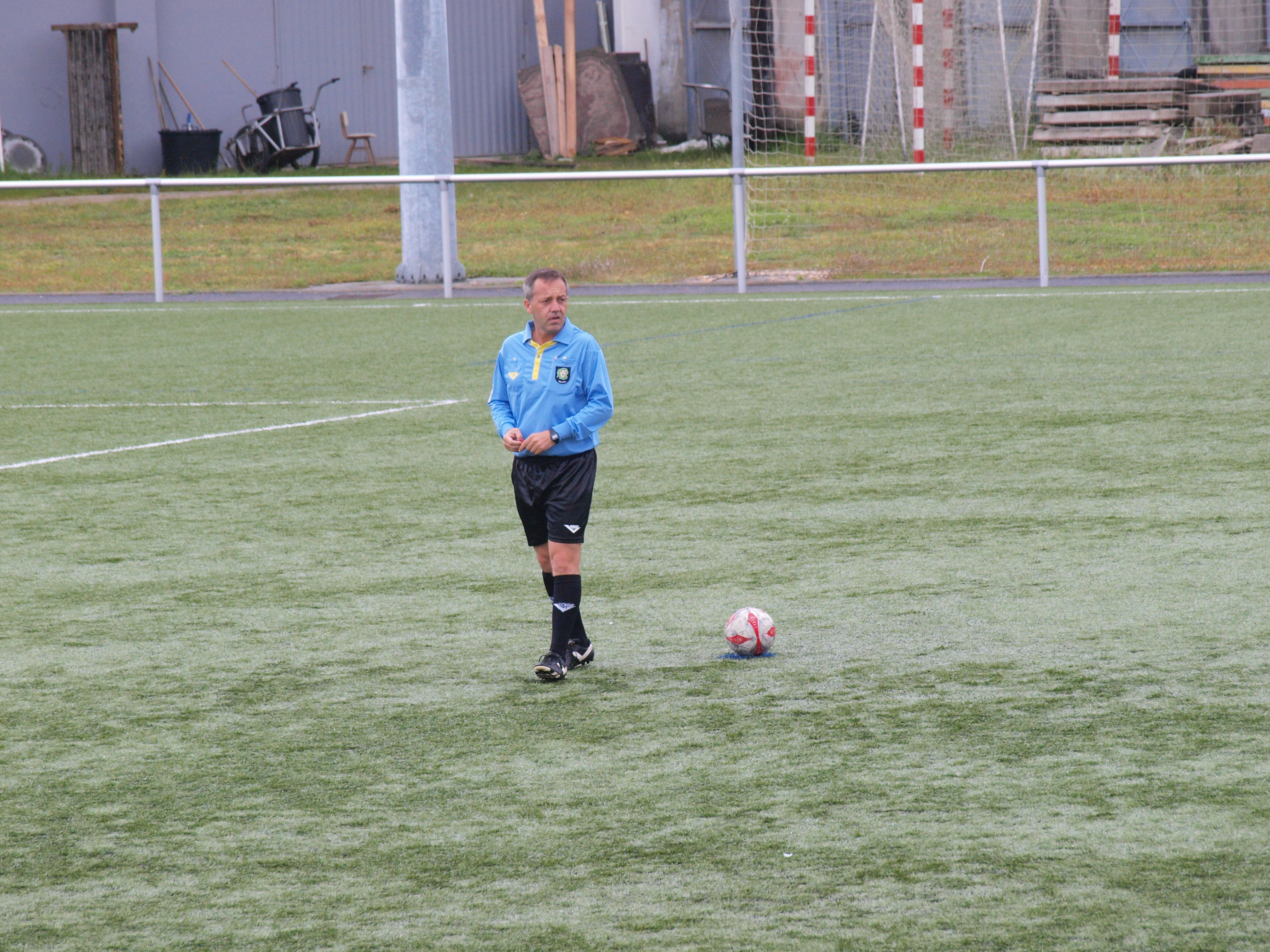 Foto COLEGIADO DEL ENCUENTRO OBSERVA LOS EQUIPOS