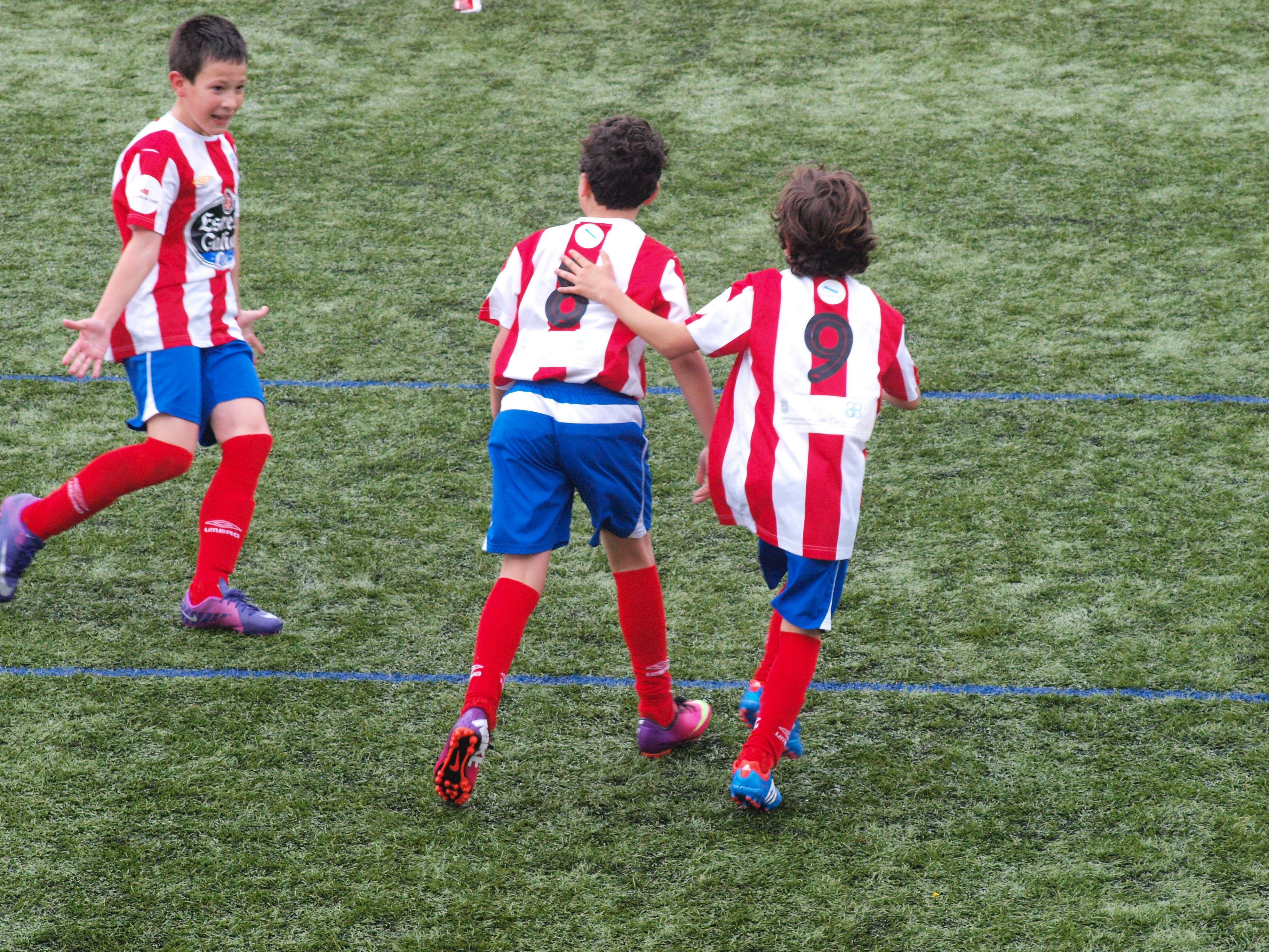 Foto CELEBRANDO EL GOL DE CABEZA DE JAIME (8)